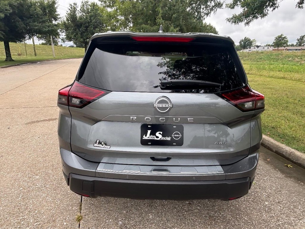 Nissan Rogue Vehicle Full-screen Gallery Image 16