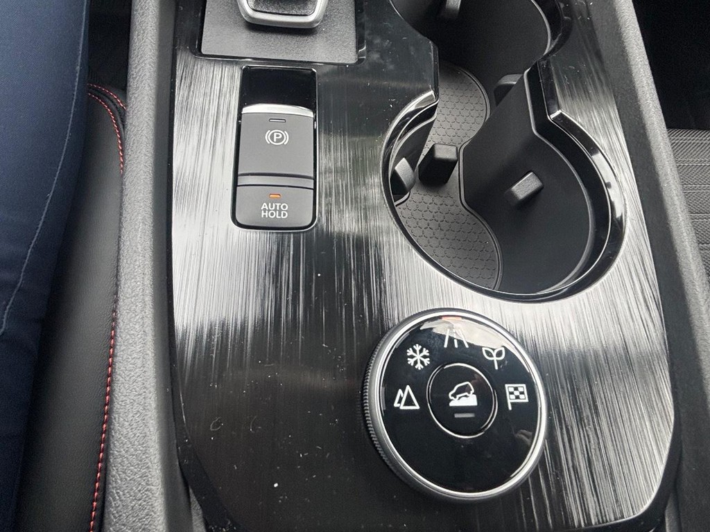 Nissan Rogue Vehicle Full-screen Gallery Image 03