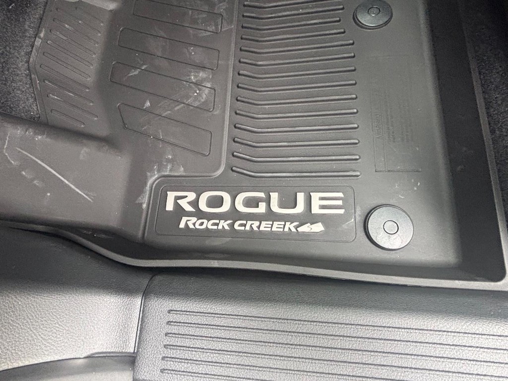 Nissan Rogue Vehicle Full-screen Gallery Image 10