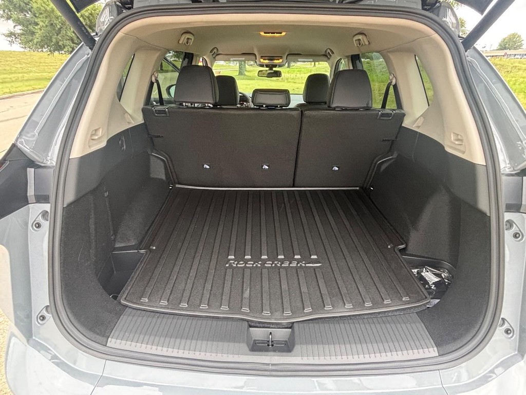 Nissan Rogue Vehicle Full-screen Gallery Image 15