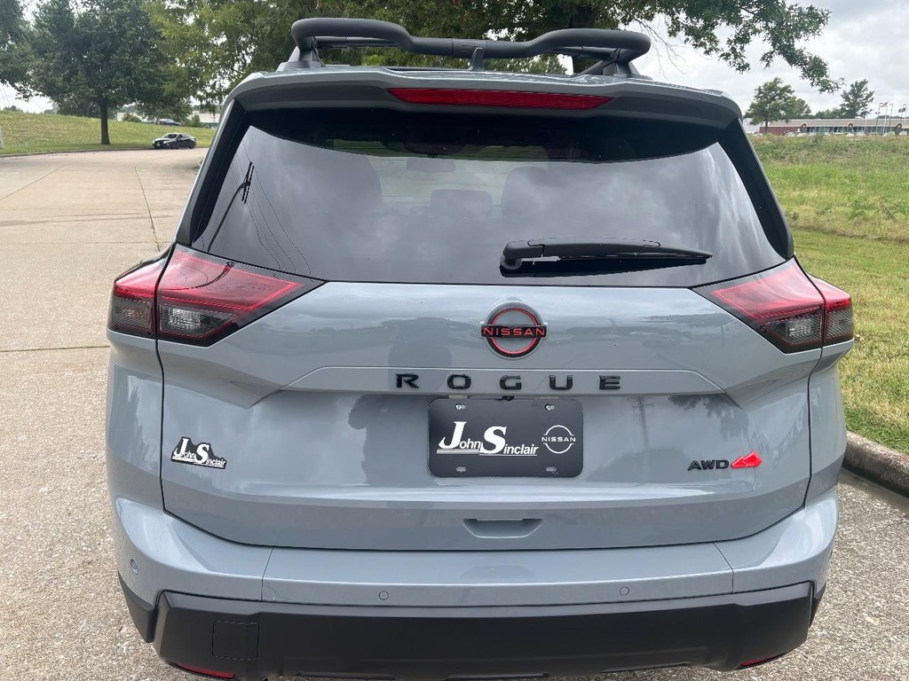 Nissan Rogue Vehicle Full-screen Gallery Image 17