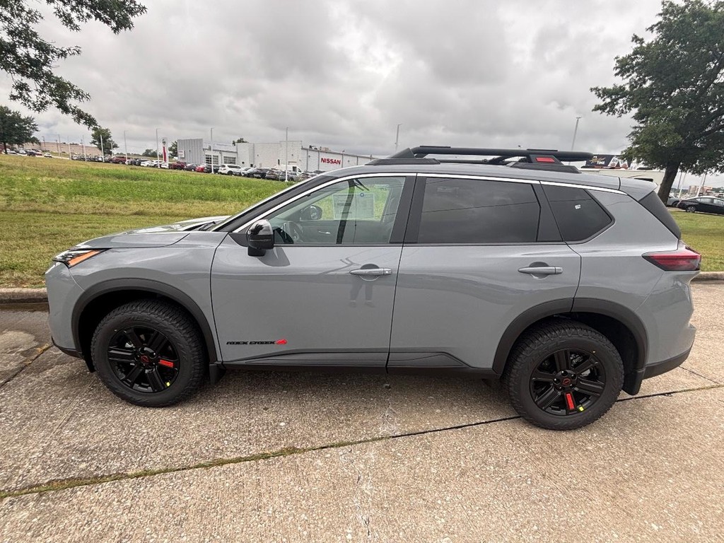 Nissan Rogue Vehicle Full-screen Gallery Image 18