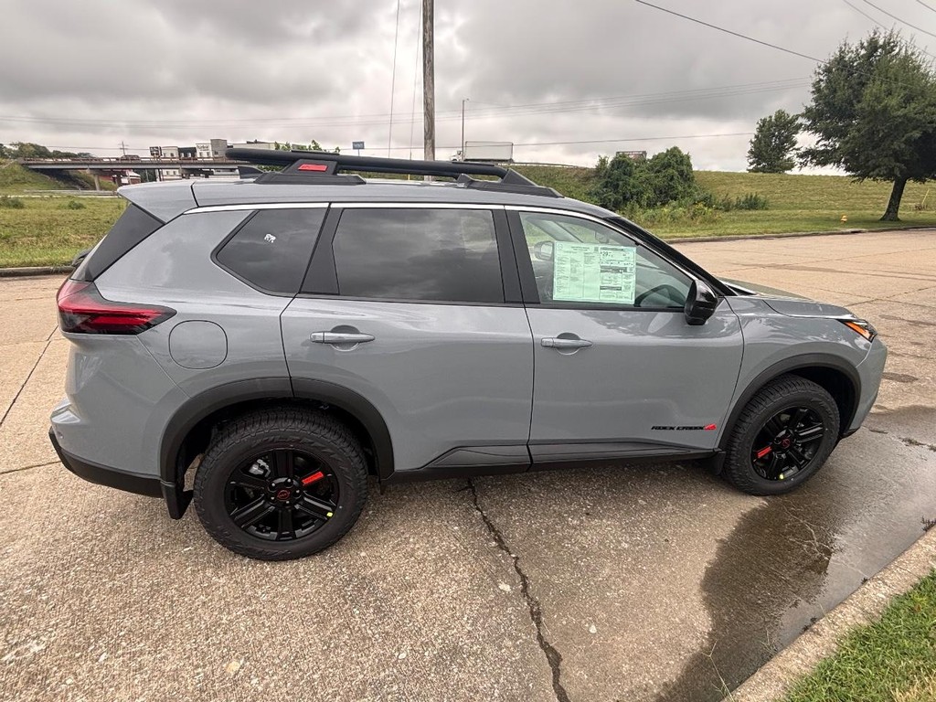 Nissan Rogue Vehicle Full-screen Gallery Image 19