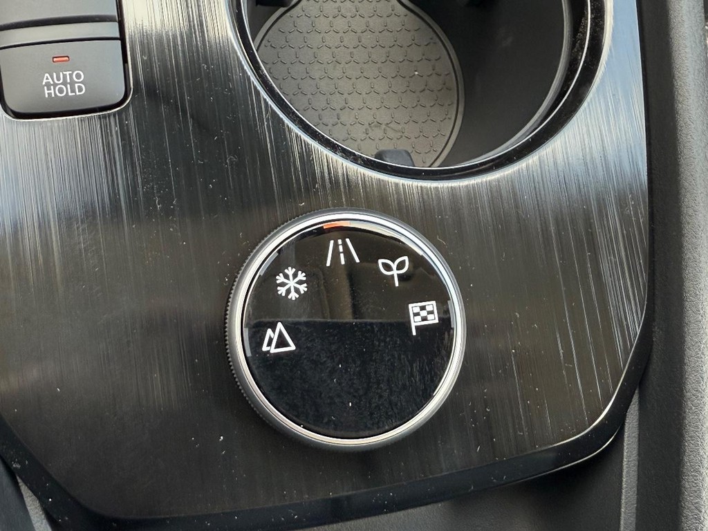 Nissan Rogue Vehicle Full-screen Gallery Image 05