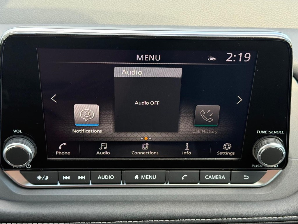 Nissan Rogue Vehicle Full-screen Gallery Image 11