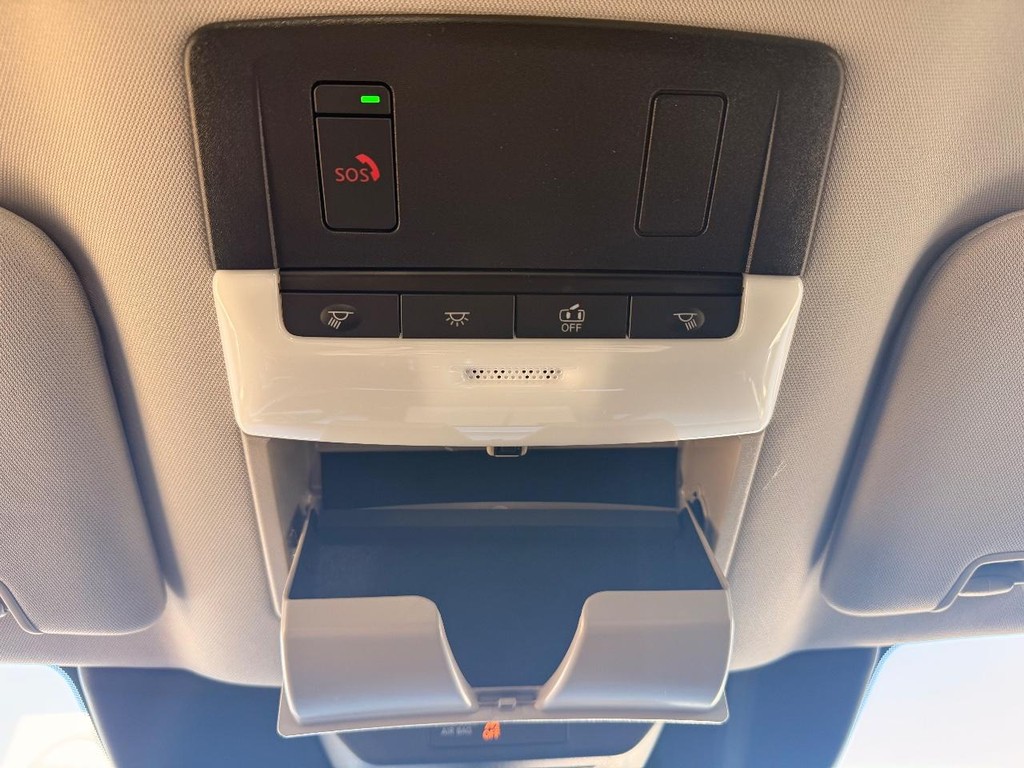 Nissan Pathfinder Vehicle Full-screen Gallery Image 04