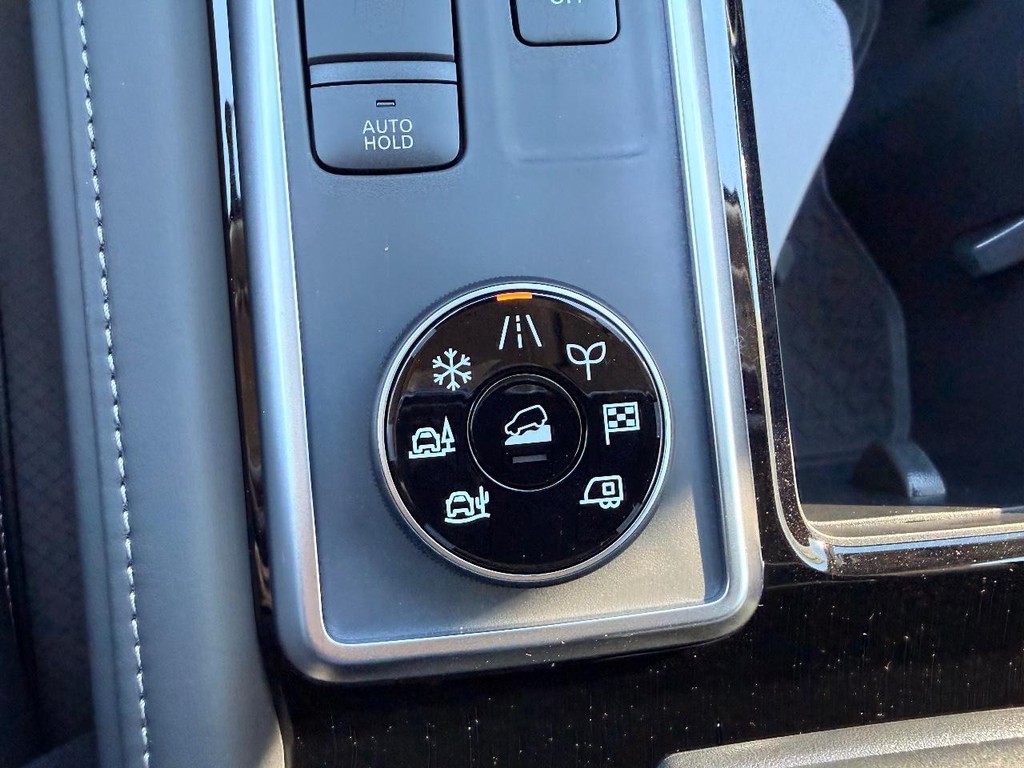 Nissan Pathfinder Vehicle Full-screen Gallery Image 07