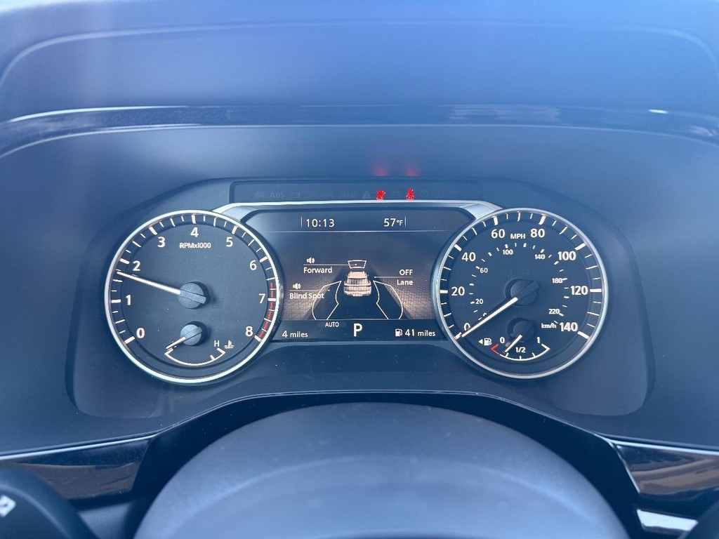 Nissan Pathfinder Vehicle Full-screen Gallery Image 13