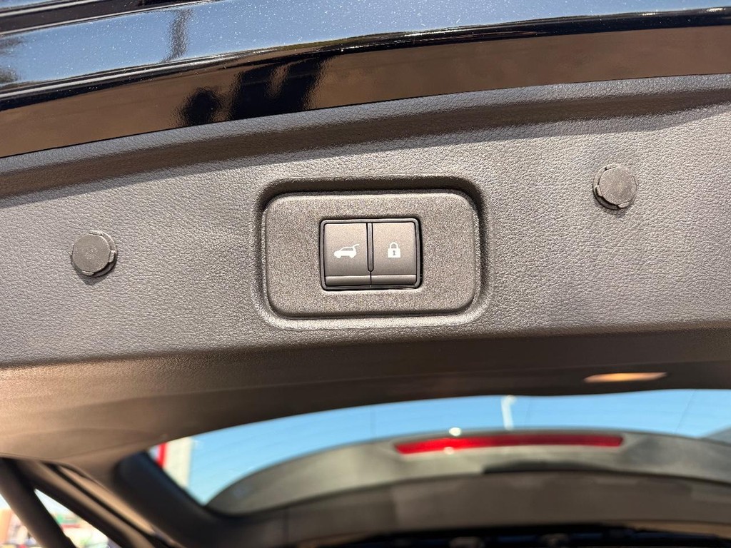 Nissan Pathfinder Vehicle Full-screen Gallery Image 24