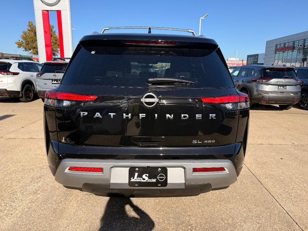 Nissan Pathfinder Vehicle Full-screen Gallery Image 26