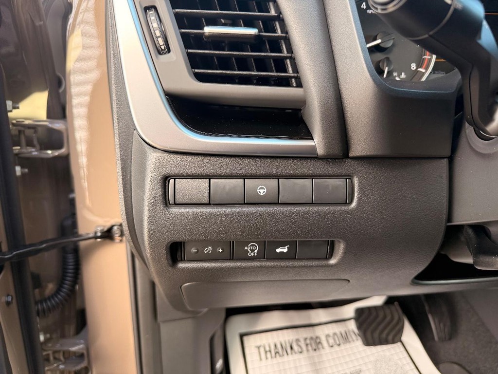 Nissan Rogue Vehicle Full-screen Gallery Image 12