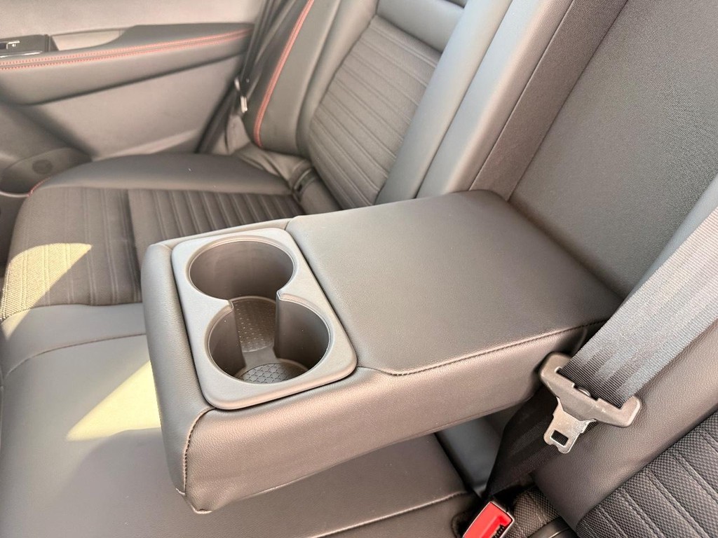 Nissan Rogue Vehicle Full-screen Gallery Image 18