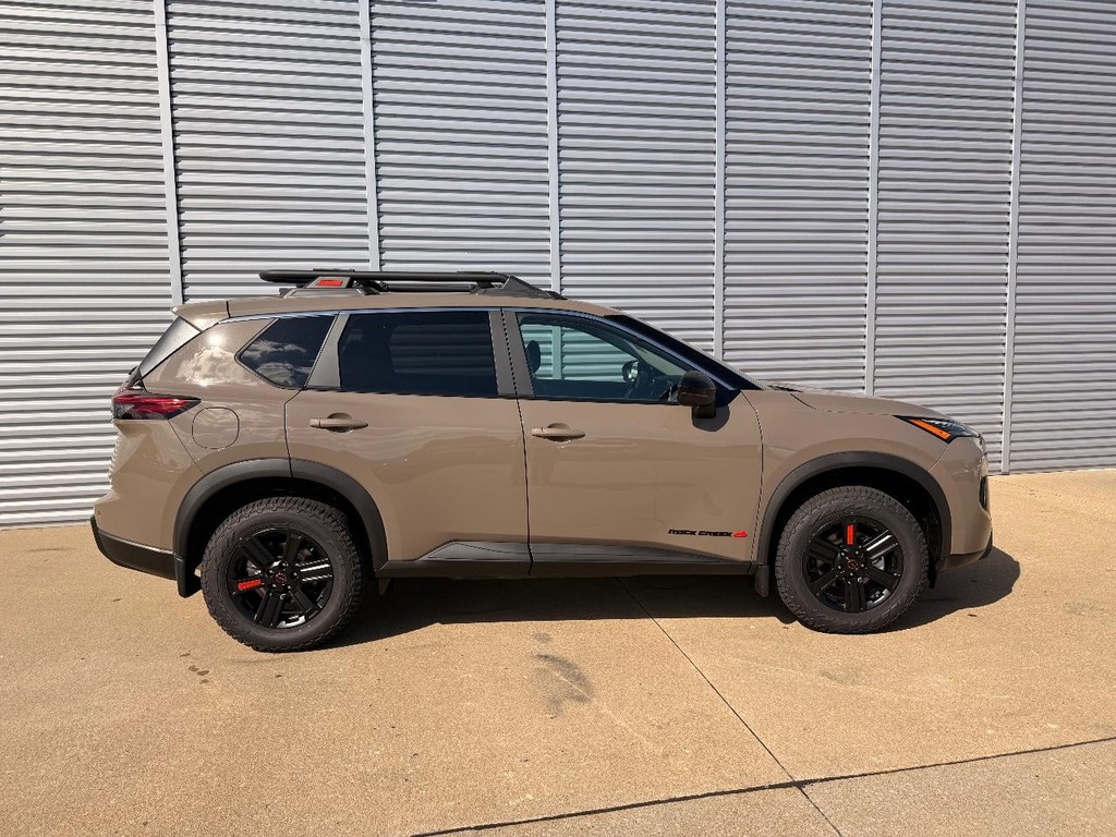 Nissan Rogue Vehicle Full-screen Gallery Image 27