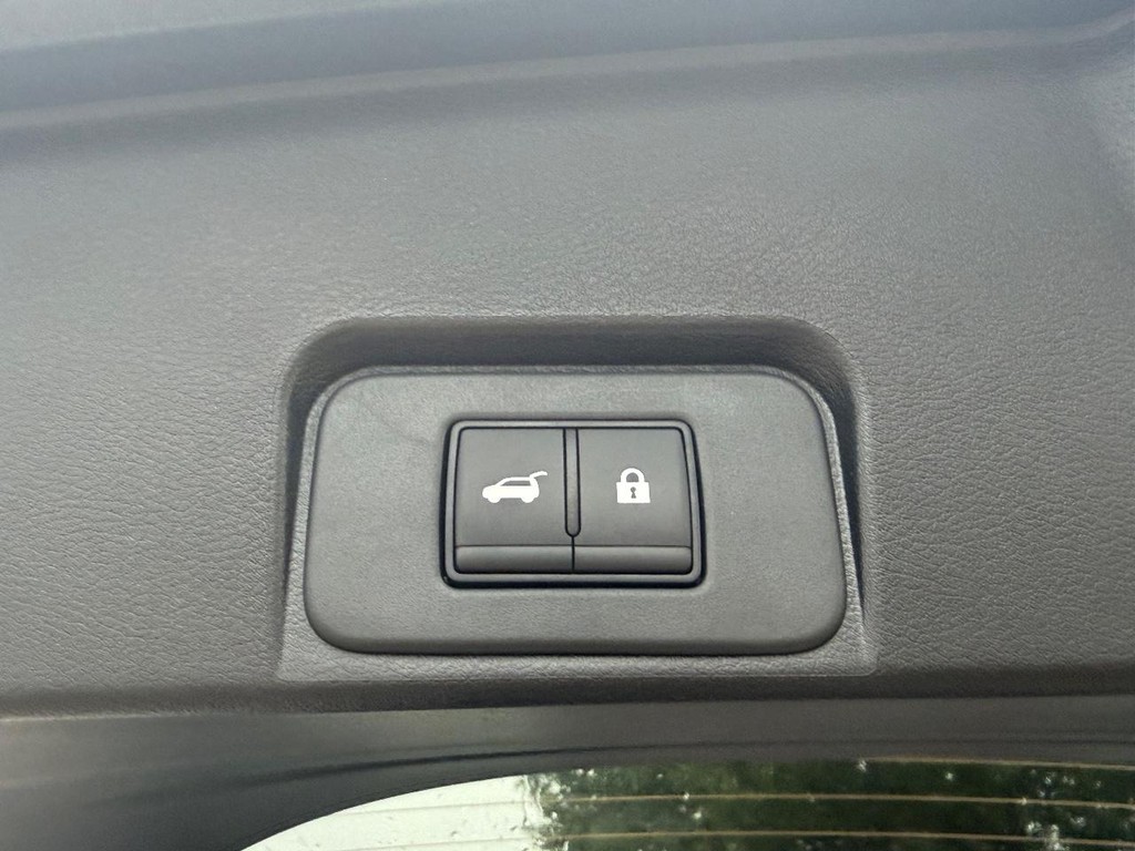 Nissan Rogue Vehicle Full-screen Gallery Image 20