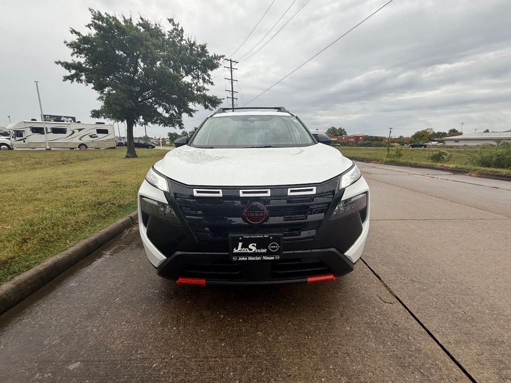 Nissan Rogue Vehicle Full-screen Gallery Image 24