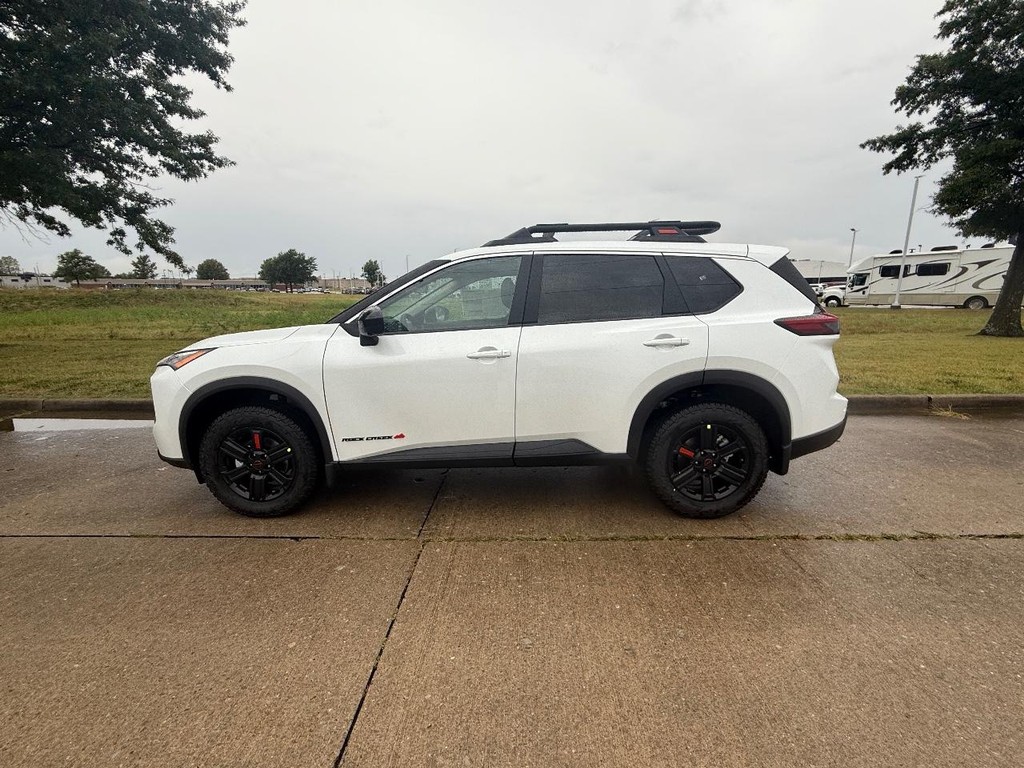 Nissan Rogue Vehicle Full-screen Gallery Image 26