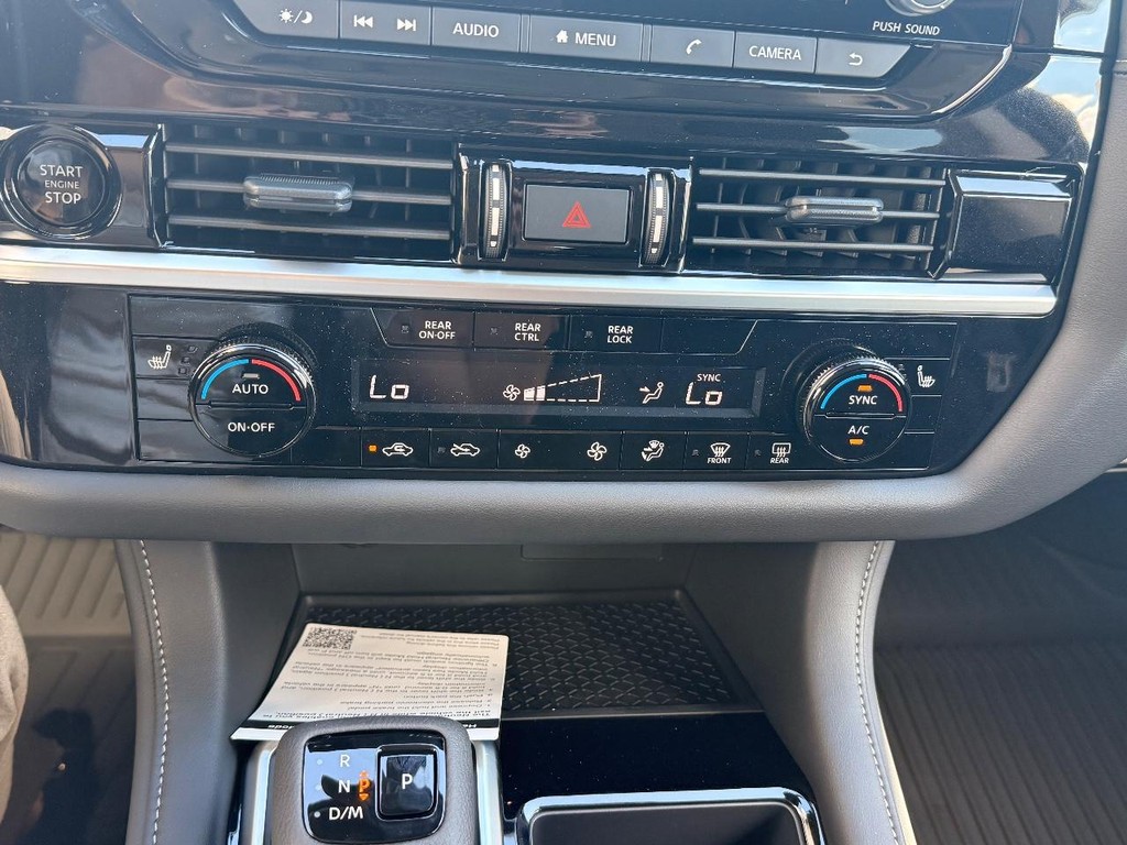 Nissan Pathfinder Vehicle Full-screen Gallery Image 04