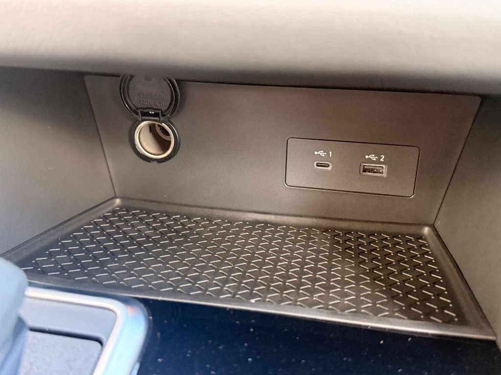 Nissan Pathfinder Vehicle Full-screen Gallery Image 07