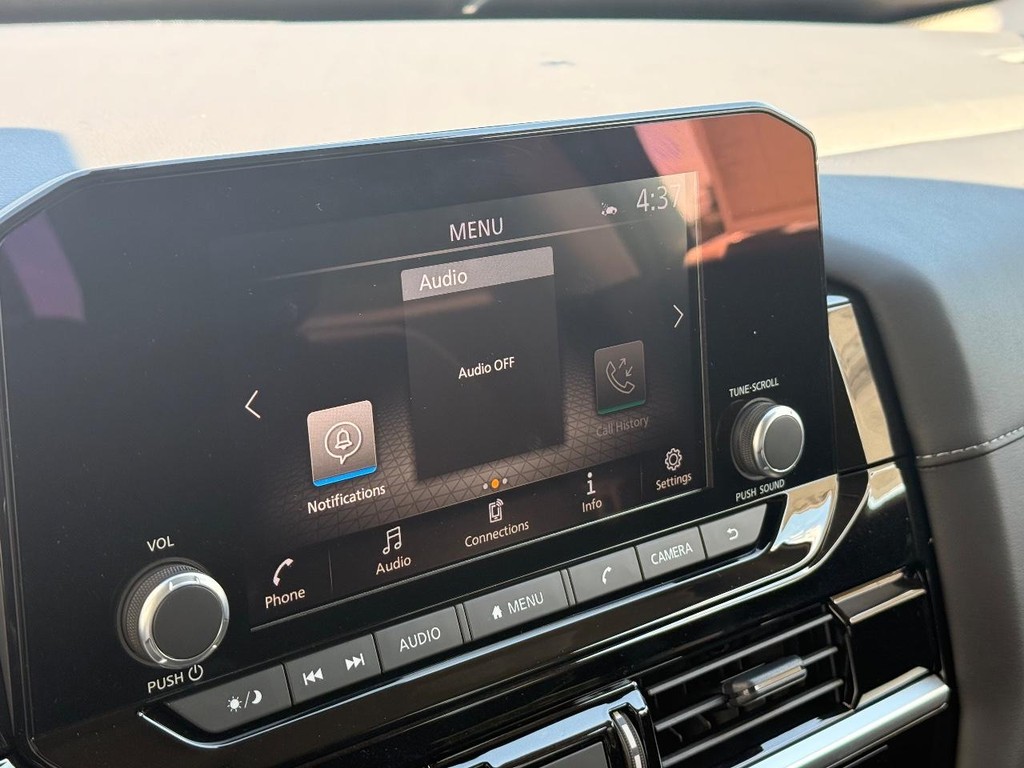 Nissan Pathfinder Vehicle Full-screen Gallery Image 08