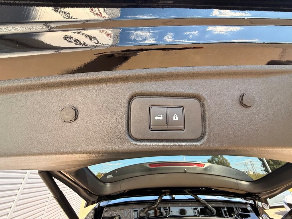 Nissan Pathfinder Vehicle Full-screen Gallery Image 17