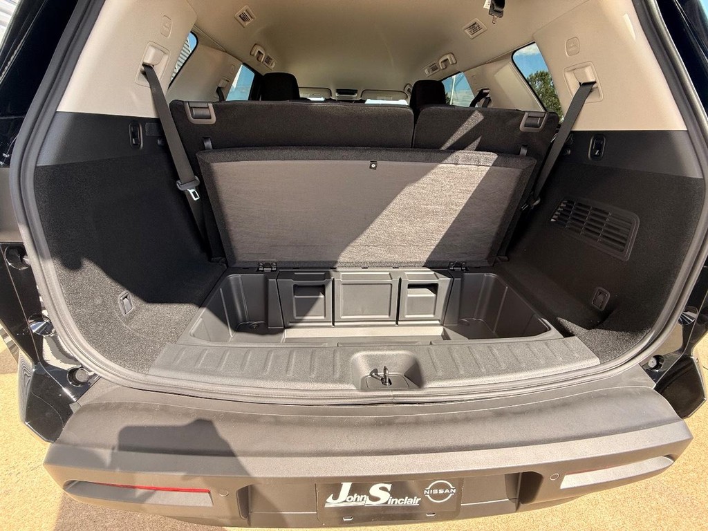 Nissan Pathfinder Vehicle Full-screen Gallery Image 19