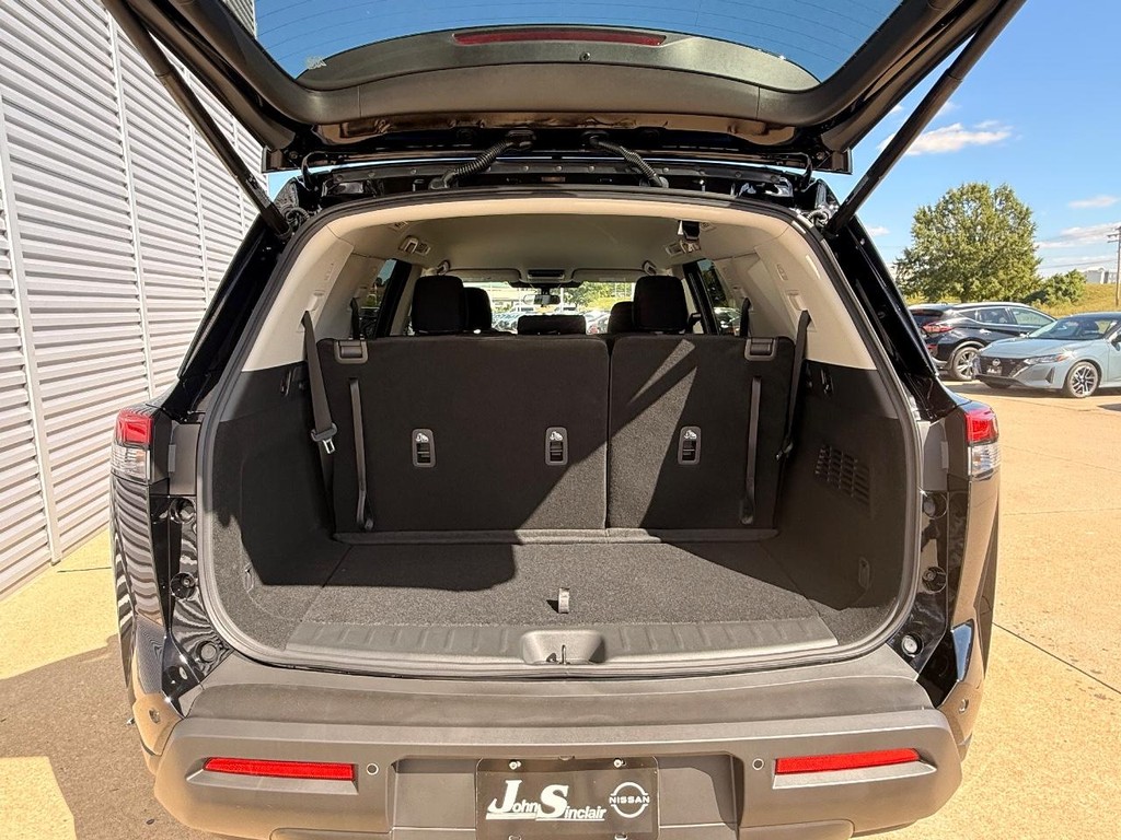 Nissan Pathfinder Vehicle Full-screen Gallery Image 20