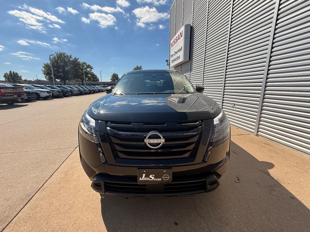 Nissan Pathfinder Vehicle Full-screen Gallery Image 24