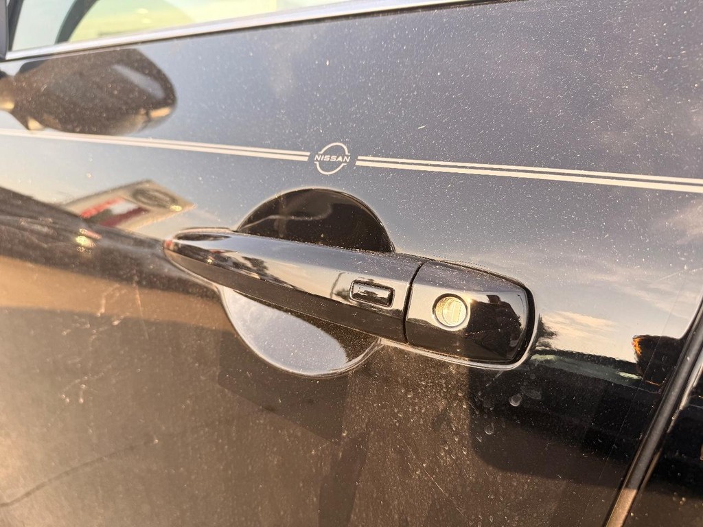 Nissan Pathfinder Vehicle Full-screen Gallery Image 03