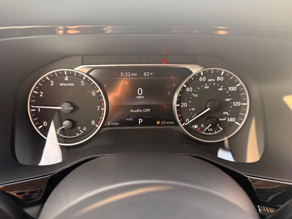 Nissan Pathfinder Vehicle Full-screen Gallery Image 09