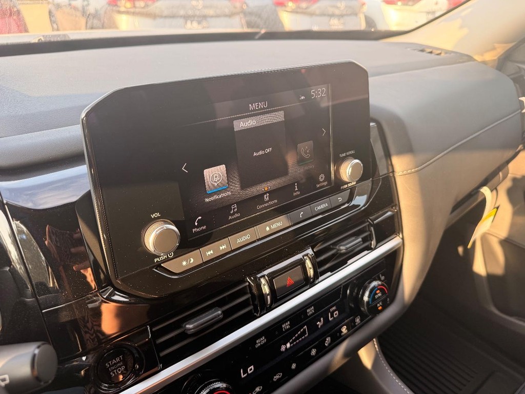 Nissan Pathfinder Vehicle Full-screen Gallery Image 10