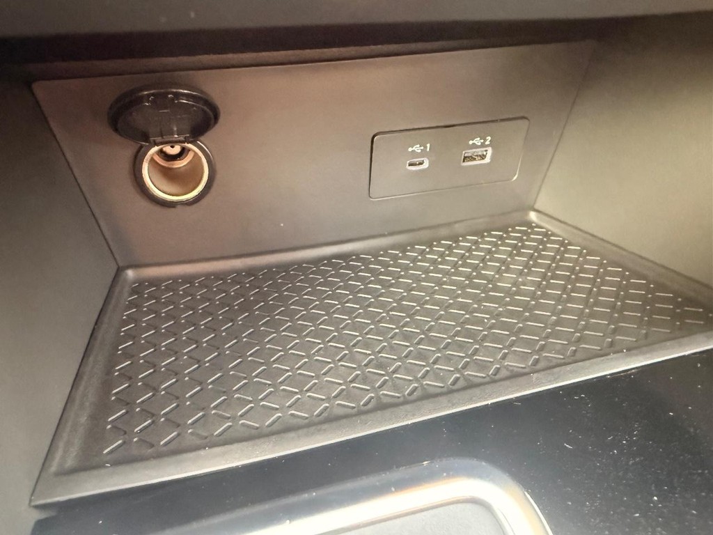 Nissan Pathfinder Vehicle Full-screen Gallery Image 12