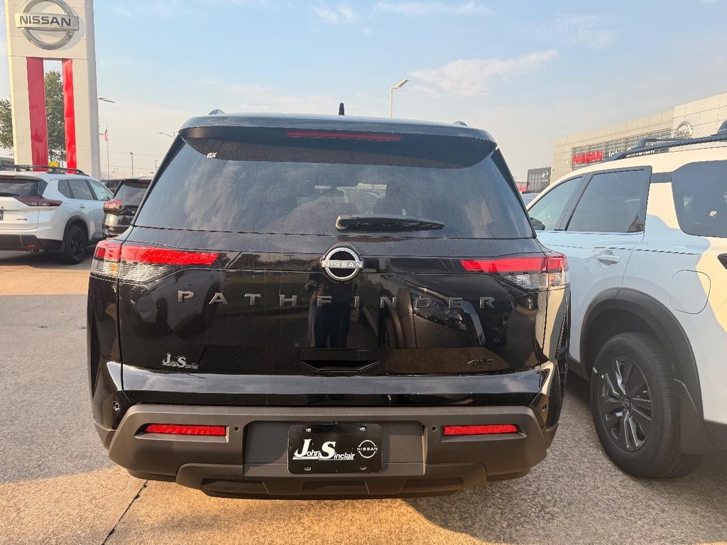 Nissan Pathfinder Vehicle Full-screen Gallery Image 16