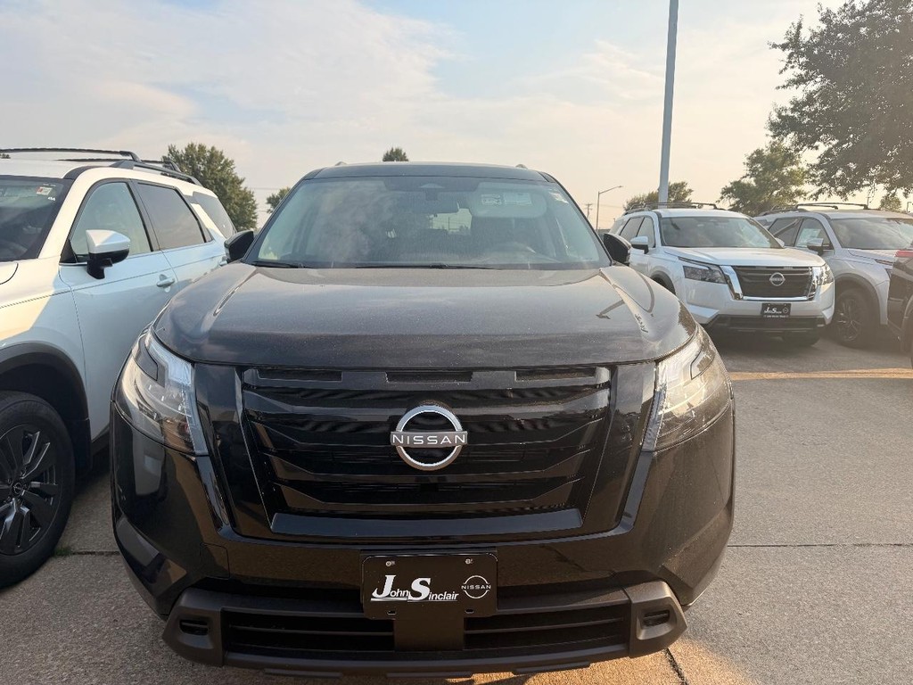 Nissan Pathfinder Vehicle Full-screen Gallery Image 17