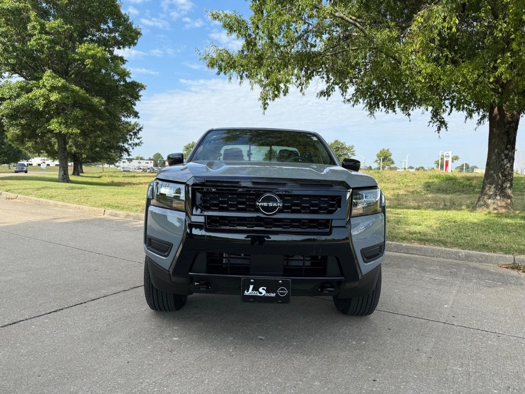 Nissan Frontier Vehicle Full-screen Gallery Image 06