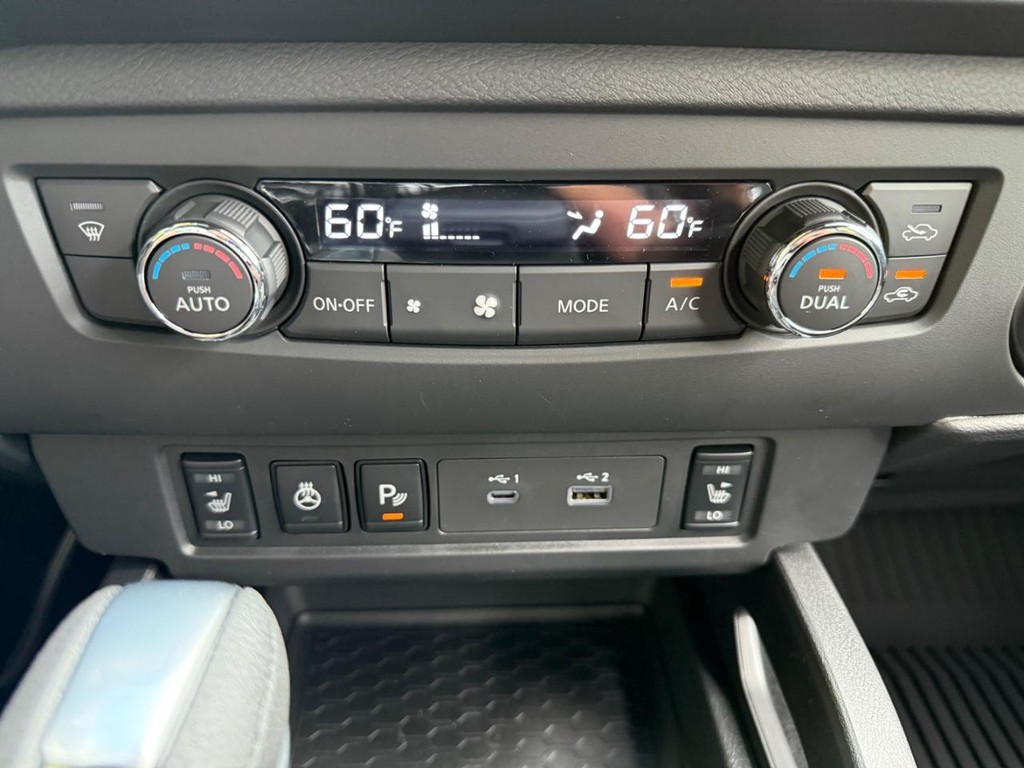 Nissan Frontier Vehicle Full-screen Gallery Image 28