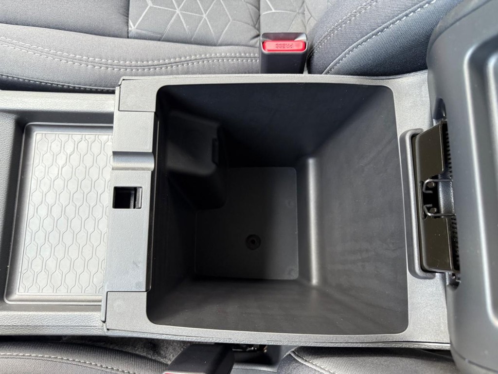 Nissan Frontier Vehicle Full-screen Gallery Image 29