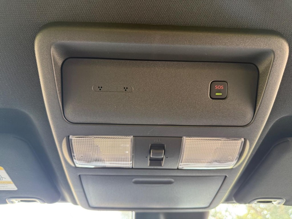 Nissan Frontier Vehicle Full-screen Gallery Image 30