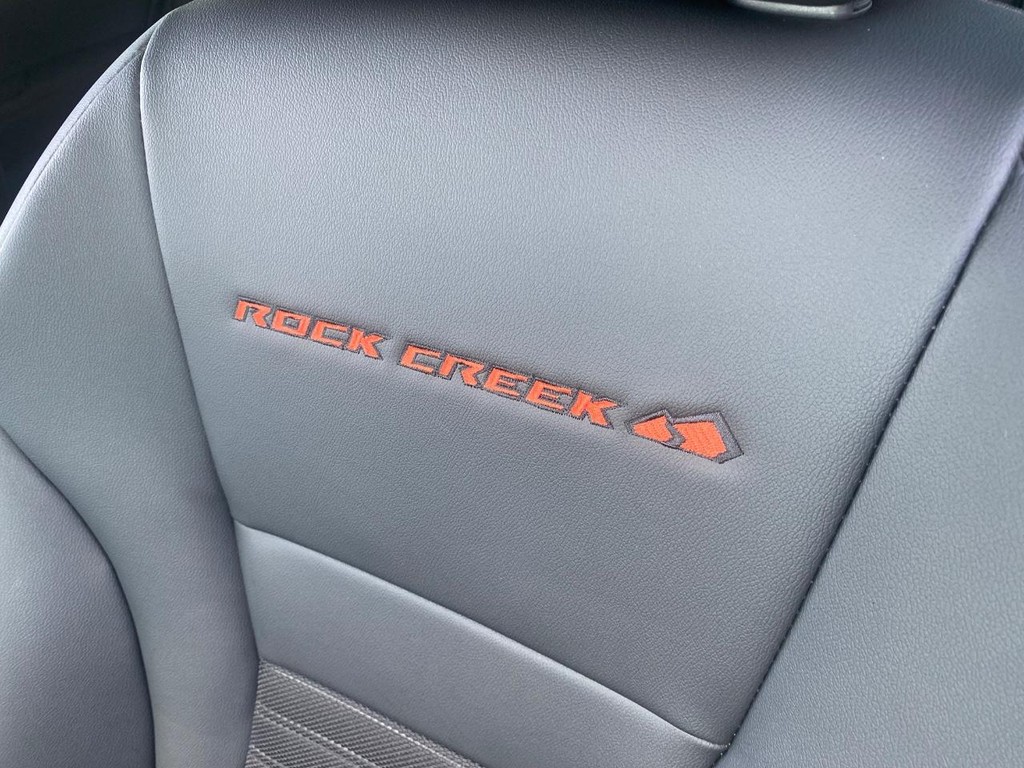 Nissan Rogue Vehicle Full-screen Gallery Image 04