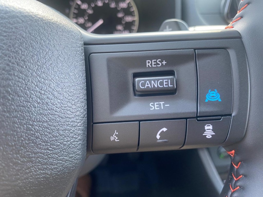 Nissan Rogue Vehicle Full-screen Gallery Image 11