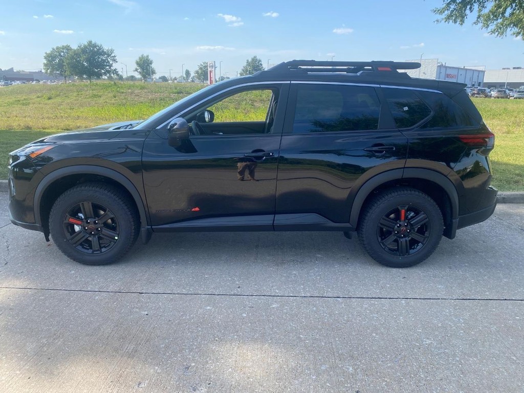 Nissan Rogue Vehicle Full-screen Gallery Image 15