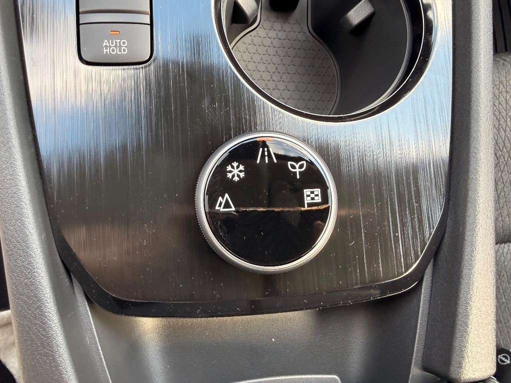 Nissan Rogue Vehicle Full-screen Gallery Image 03