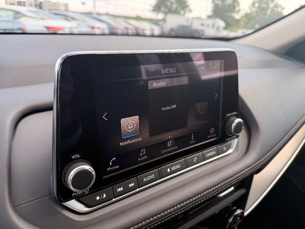 Nissan Rogue Vehicle Full-screen Gallery Image 08