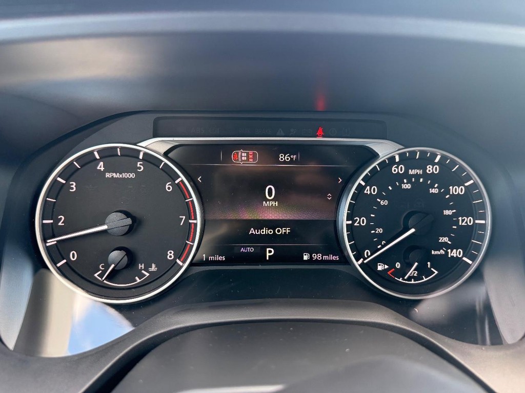 Nissan Rogue Vehicle Full-screen Gallery Image 09