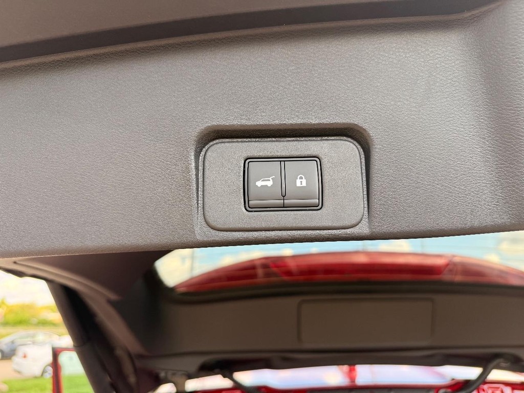 Nissan Rogue Vehicle Full-screen Gallery Image 15