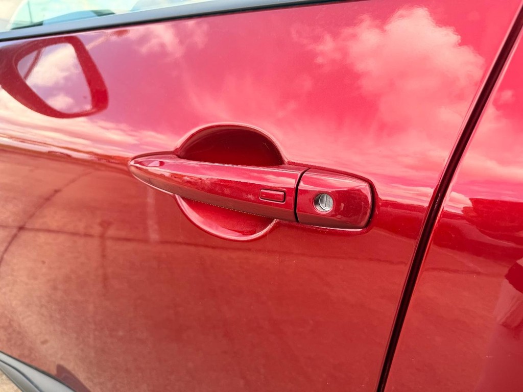 Nissan Rogue Vehicle Full-screen Gallery Image 20