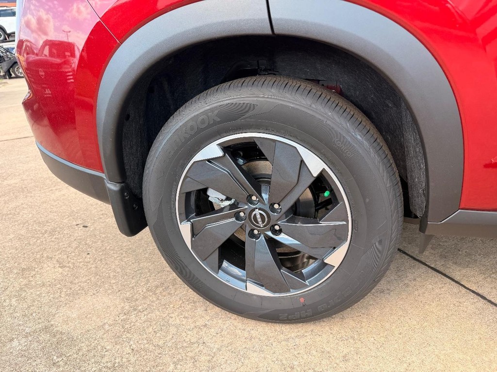 Nissan Rogue Vehicle Full-screen Gallery Image 21