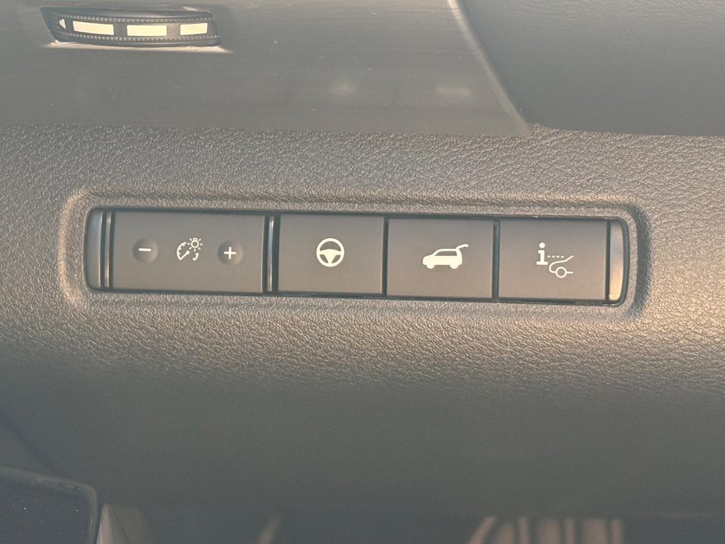 Nissan Pathfinder Vehicle Full-screen Gallery Image 05