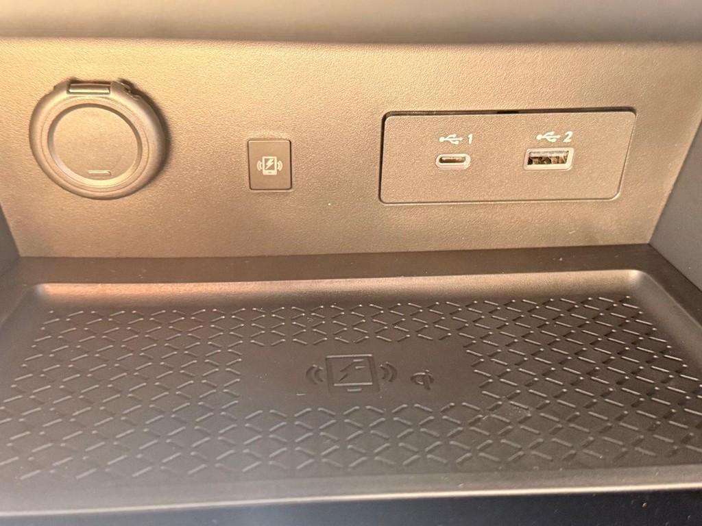 Nissan Pathfinder Vehicle Full-screen Gallery Image 06