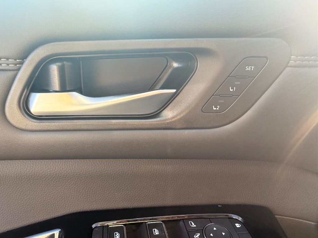 Nissan Pathfinder Vehicle Full-screen Gallery Image 13