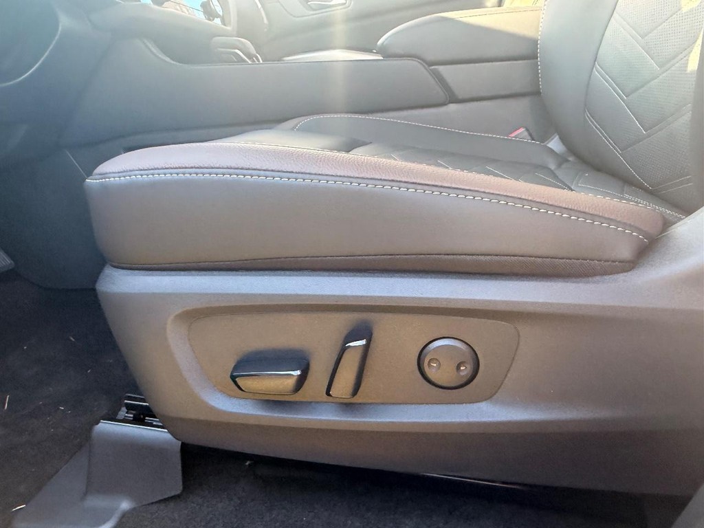 Nissan Pathfinder Vehicle Full-screen Gallery Image 14